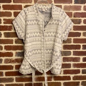 Melrose and Market Cream and Gray Patterned Top Jacket Vest
